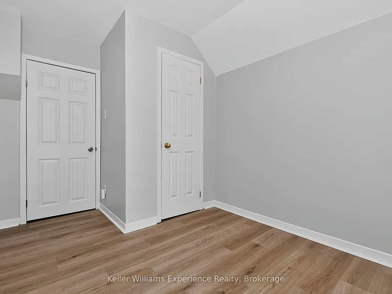 647 Ottawa St — Photo 28