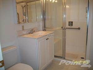 Master bath with upgraded shower doors