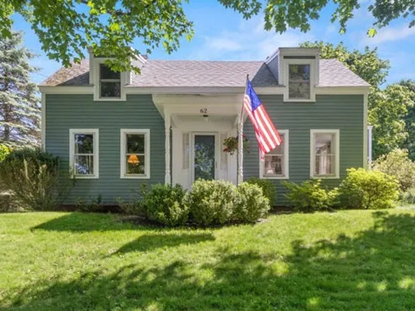 62 Maple St, West Newbury, MA 01985