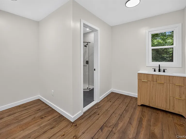 179 Roosevelt Rd — Photo 27