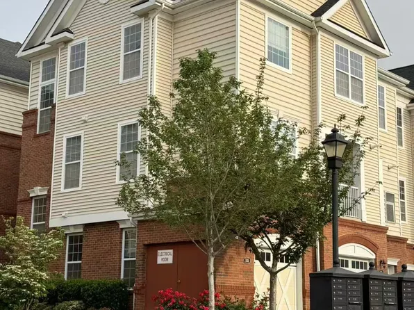 23305 Milltown Knoll Sq Unit 105, Ashburn, VA 20148