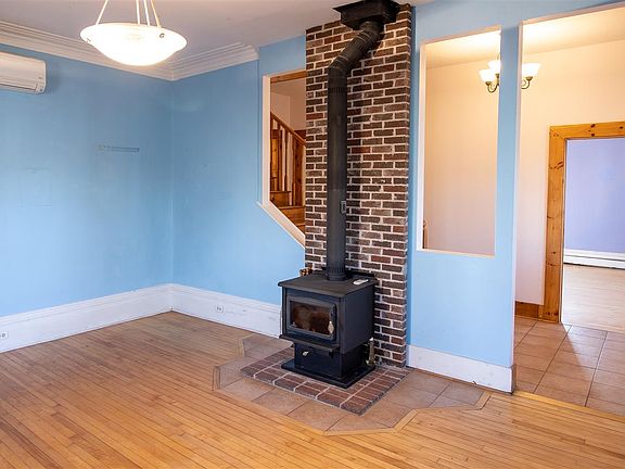 4th image of 93 Pleasant St