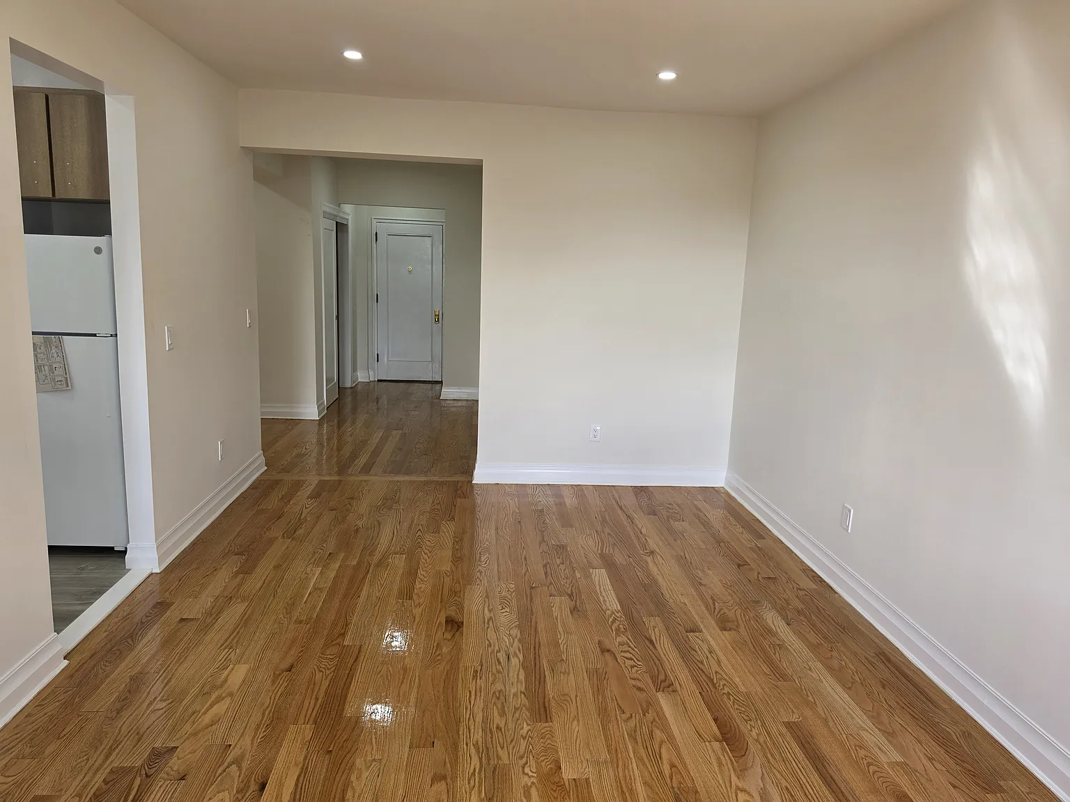 2 bed, 950 sqft, $2,575 — Photo 2