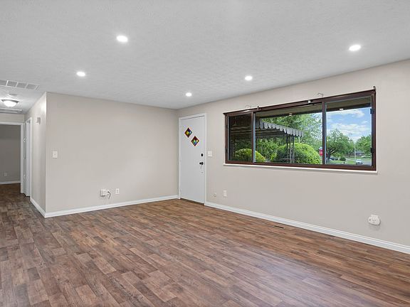 5th image of 4297 Murdock Ave