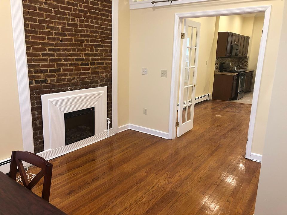 2nd image of 173 Grand St