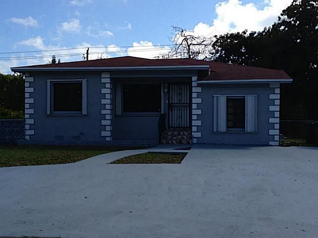 1st image of 470 NW 126th St