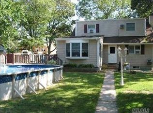 37 Cherokee Ave, Selden, NY 11784