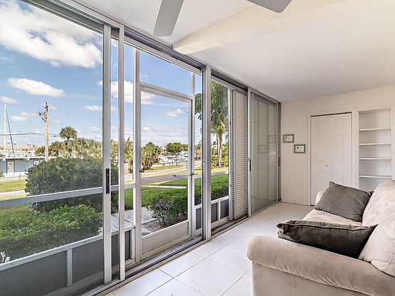 5th image of 907 Marina Dr APT 108