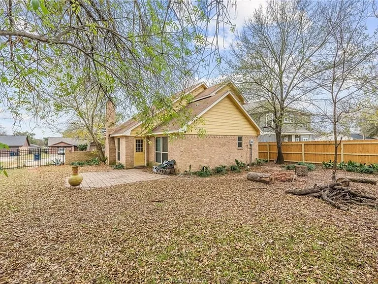 1203 Hardwood Ln — Photo 14