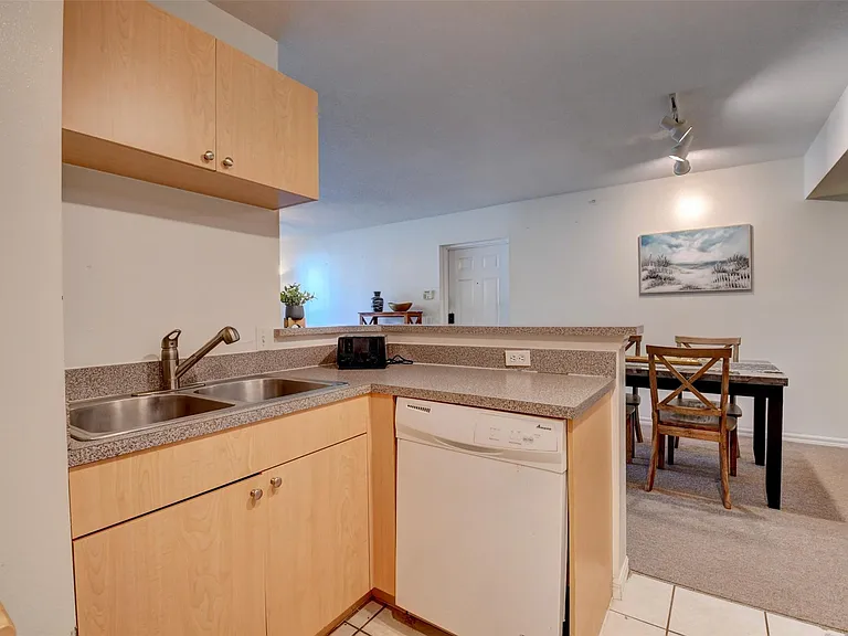 703 Villa Cir #703 — Photo 23