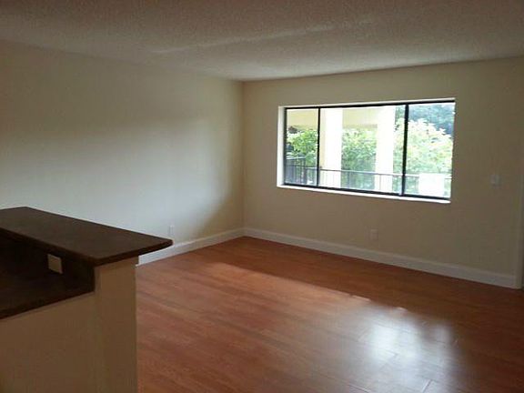 3rd image of 1828 Meadows Circle #1828