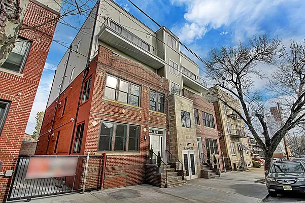 Sold by Realmart Realty | media 2