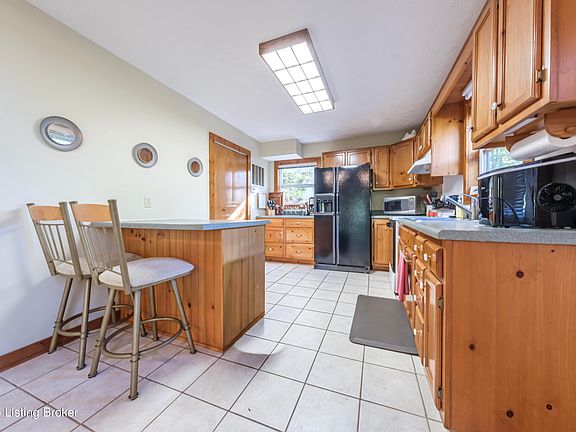 5th image of 488 Out Post Rd