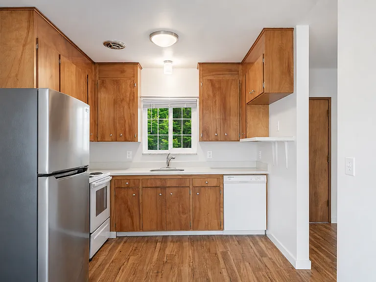 Waytcliff Apartments — Photo 7