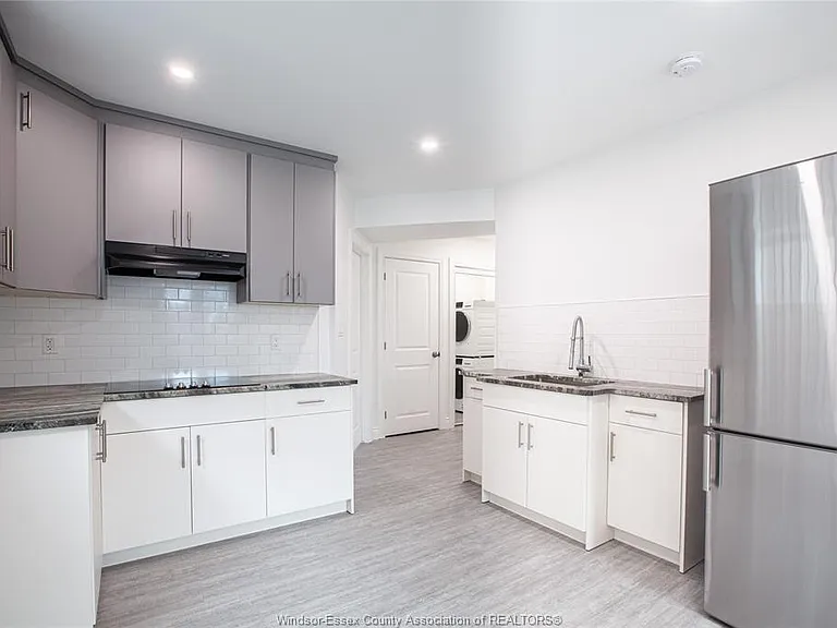 1256 Saint Paul Ave — Photo 2