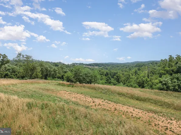 2 Charles Way, Dillsburg, PA 17019