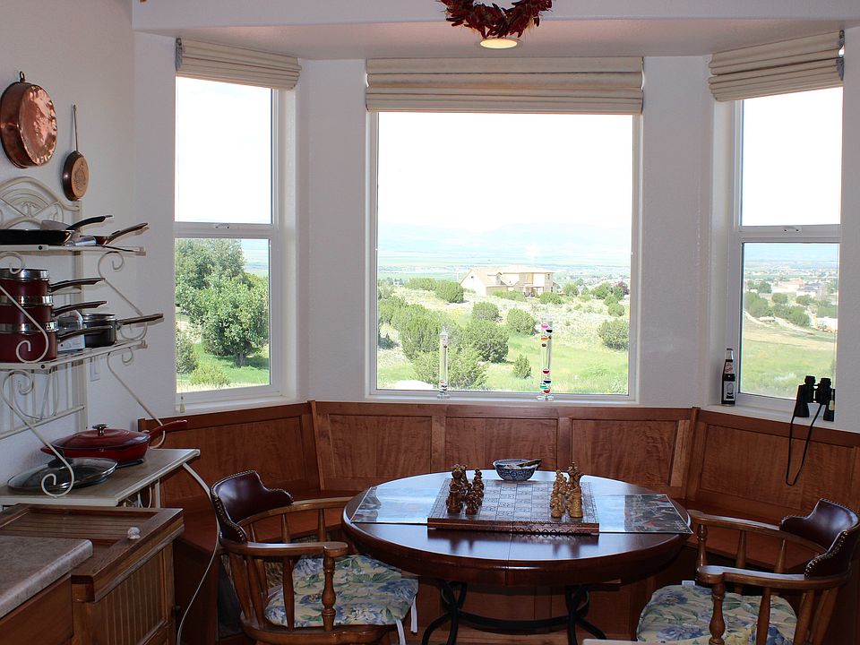 Breakfast nook w/ views