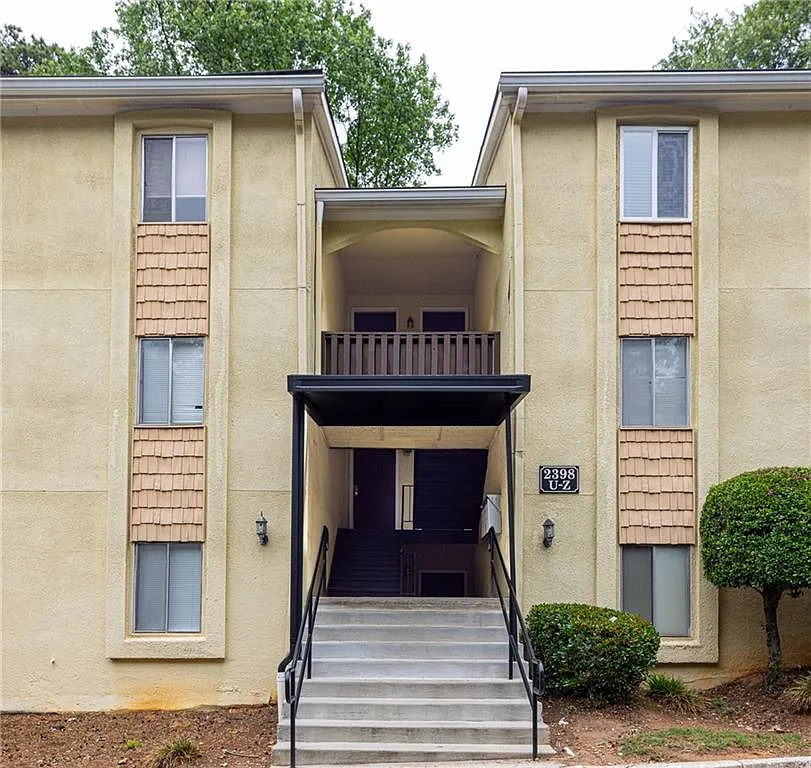 2 bed, 1.0 bath, 1040 sqft, $1,495 — Photo 2