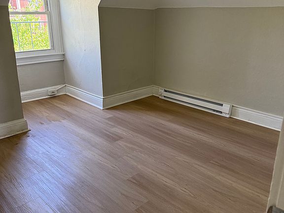 3rd image of 42 Watson Blvd Floor 3