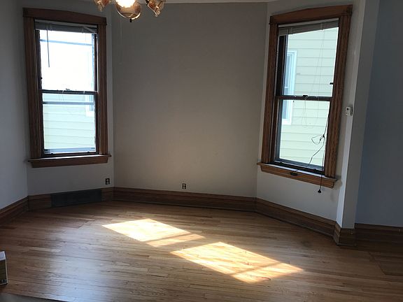 4th image of 4123 N Whipple St #1