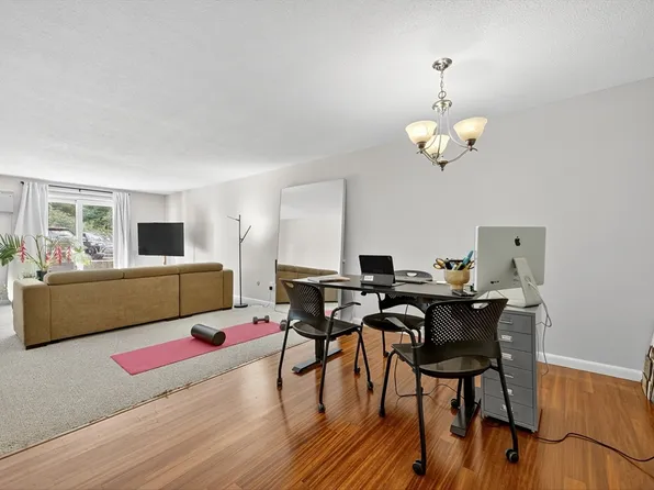 200 Manning St APT 6B, Hudson, MA 01749