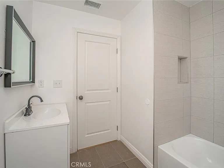 1101 E 115th St — Photo 21