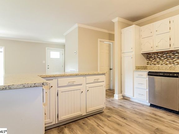 4th image of 176 Red Globe Ln