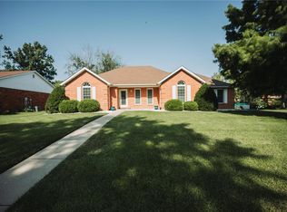 245 Papillon Dr, Swansea, IL