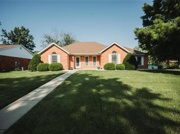 245 Papillon Dr, Swansea, IL 62226