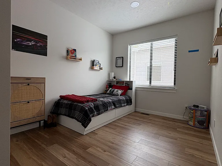 4221 E 23rd Ave — Photo 12