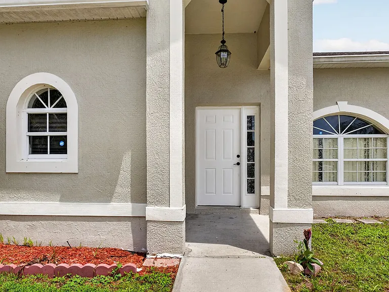 121 Aurelia Ct — Photo 4