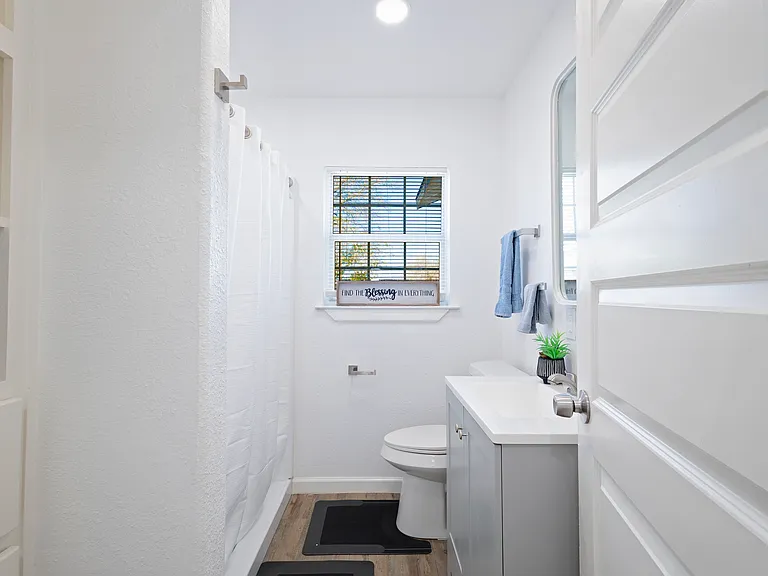 4505 Up River Rd — Photo 9