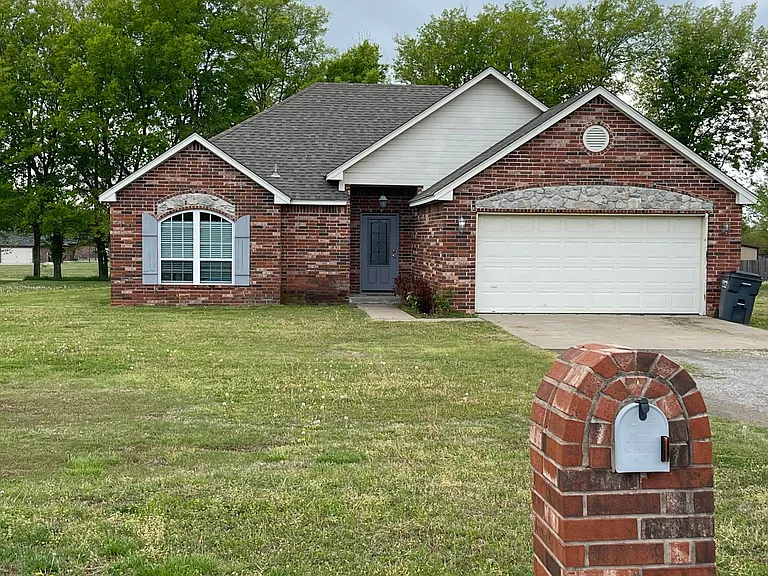 24250 S Montgomery Dr — Photo 1