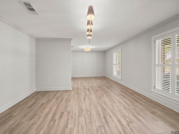 5th image of 4242 Pine Park Dr
