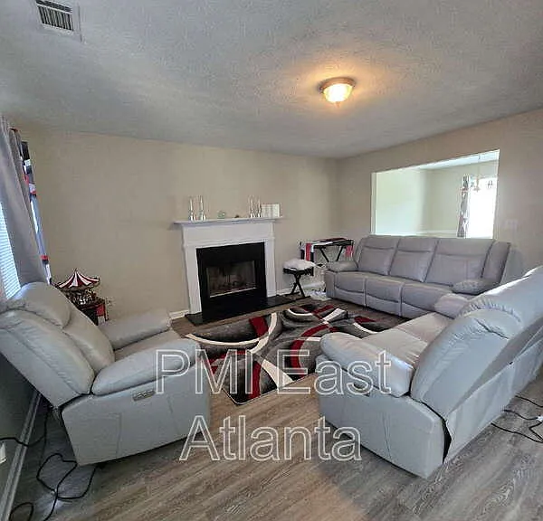 70 Desota Dr — Photo 3