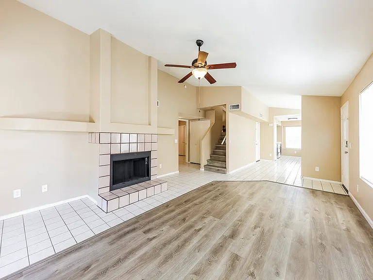 8015 W Laurel Ln — Photo 5