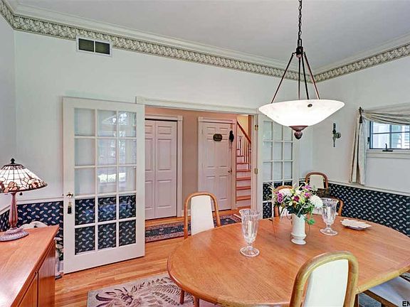 5th image of 28 Beacon Hill Dr