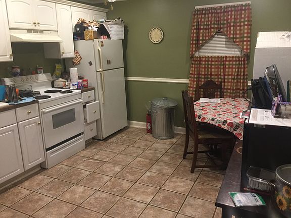 3rd image of 611 Woodland St