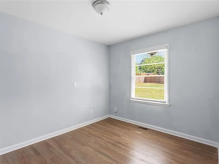 2363 Beverly Ln SW — Photo 16