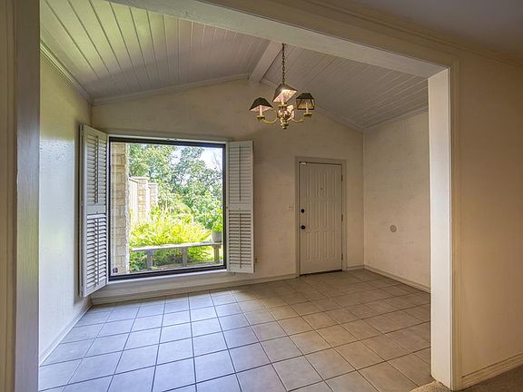 3rd image of 1010 Highland Dr