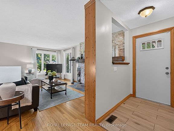 5th image of 9 Laurentide Rd