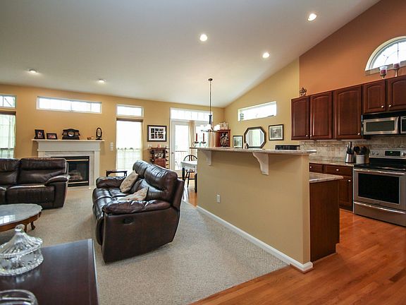 5th image of 66 Foxtail Ln