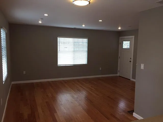 537 Rollins Rd — Photo 2