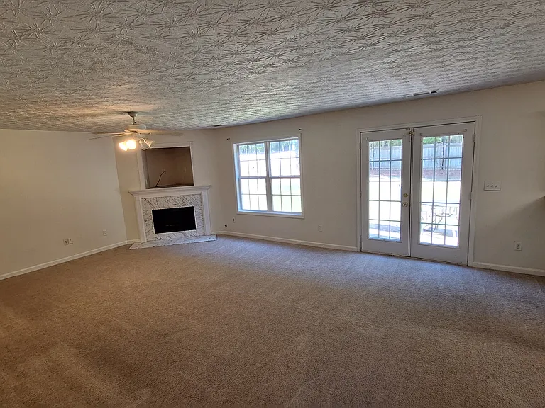305 Shadowbrooke Cir — Photo 4