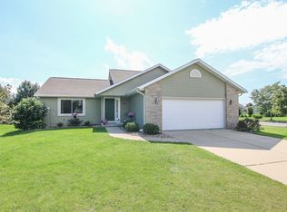 300 E Northlawn Dr, Cottage Grove, WI 53527
