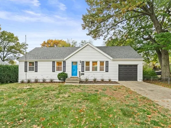 8825 W 81st Ter, Overland Park, KS 66204