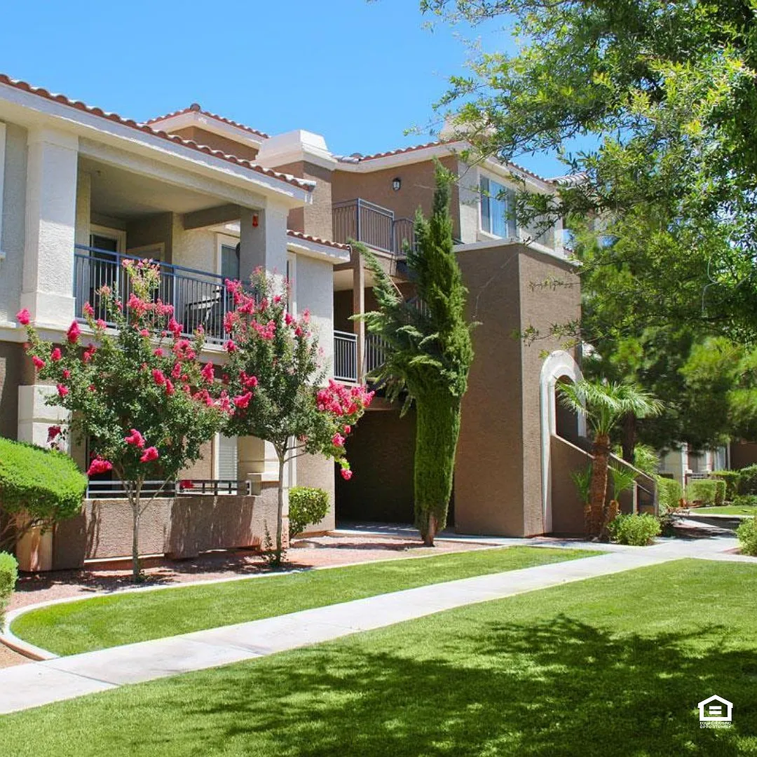 2900 Sunridge Heights Pkwy — Photo 3