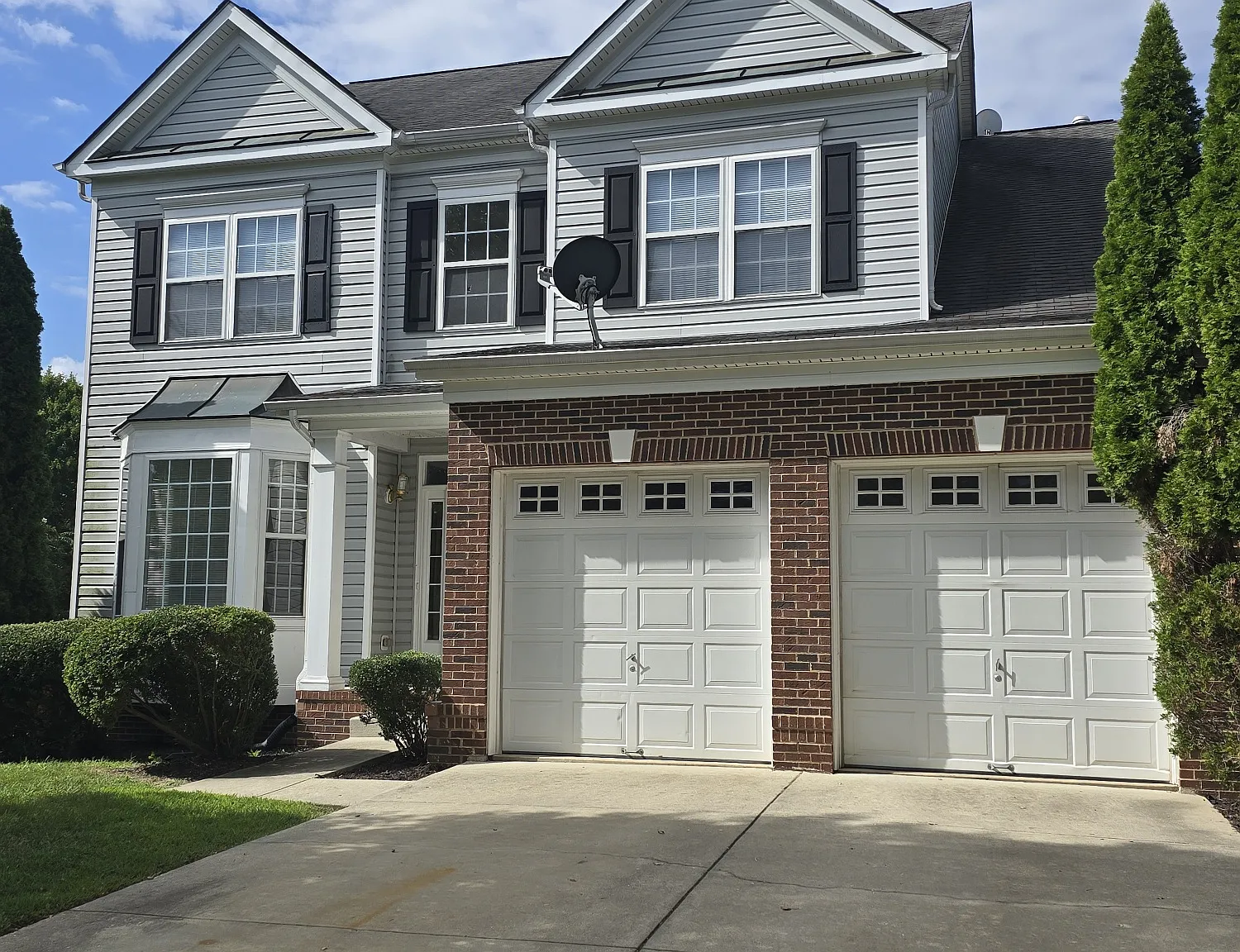 4 bed, 2.5 bath, 2748 sqft, $3,195 — Photo 2