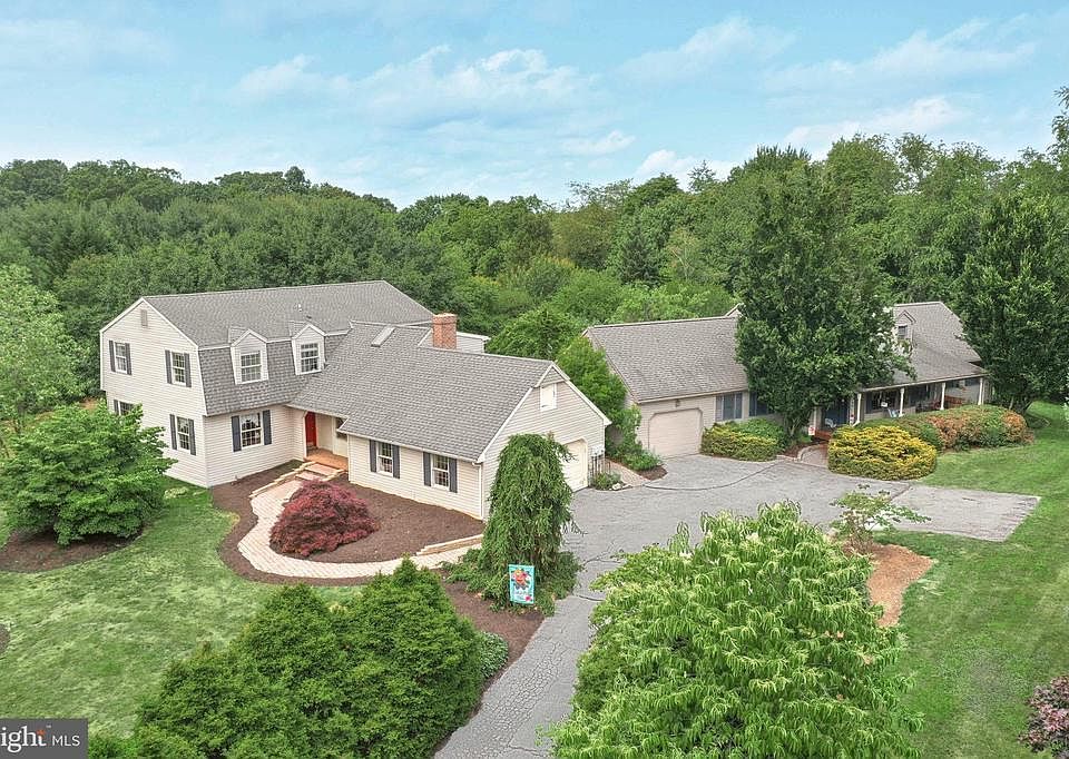 1st image of 265 Valley View Dr