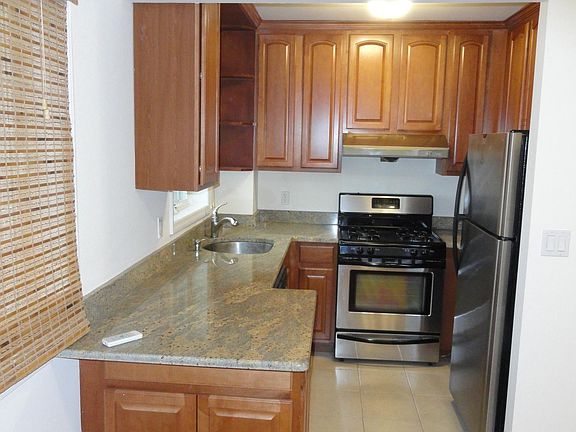 3rd image of 13532 Coolidge Ave #6P